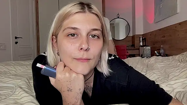 Snapshot of Ella_Bloom chatting on July 2026 06:19:02 PM Ella Bloom online show from July 2026 06:19:02 PM