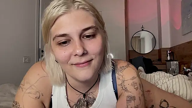 Snapshot of Ella_Bloom chatting on July 2026 07:33:02 PM Ella Bloom online show from July 2026 07:33:02 PM