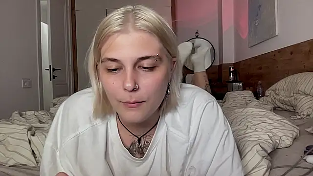 Snapshot of Ella_Bloom chatting on July 2026 06:48:01 PM Ella Bloom online show from July 2026 06:48:01 PM