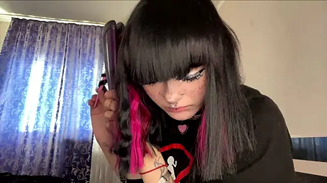 HolyCute online show from May 2026 12:33:02 PM
