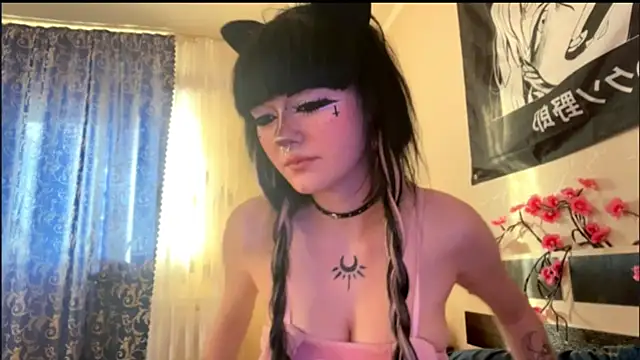 Snapshot of HolyCute chatting on July 2026 04:26:02 PM HolyCute online show from July 2026 04:26:02 PM