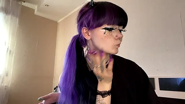 Snapshot of HolyCute chatting on June 2026 04:17:02 PM HolyCute online show from June 2026 04:17:02 PM