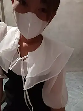 Snapshot of -Trinina- chatting on June 2026 04:02:02 PM -Trinina- online show from June 2026 04:02:02 PM
