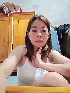 Snapshot of -Trinina- chatting on June 2026 05:06:01 PM -Trinina- online show from June 2026 05:06:01 PM
