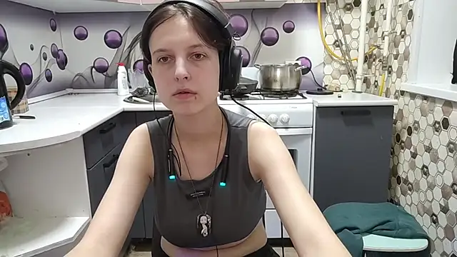 Snapshot of Saranade chatting on July 2026 05:06:02 PM Saranade online show from July 2026 05:06:02 PM