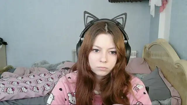 Snapshot of AlessiaViolet chatting on June 2026 12:22:01 PM AlessiaViolet online show from June 2026 12:22:01 PM