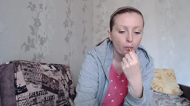 Luna Bliiss online show from June 2026 10:15:01 AM