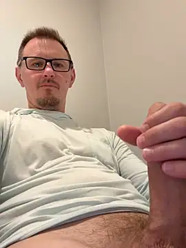 Hardpaul85 online show from June 2026 02:05:02 PM