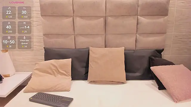 EllieAdeline online show from June 2026 04:00:02 AM