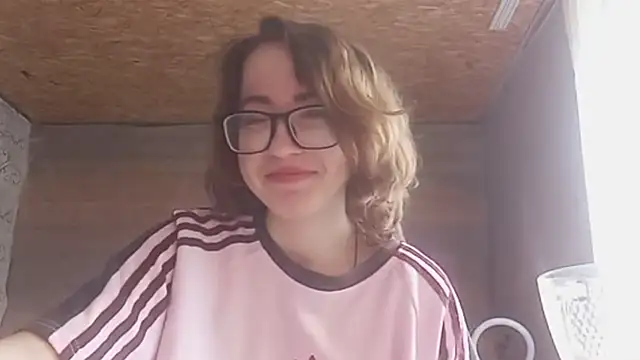 Snapshot of OliviaMoment chatting on June 2026 08:08:01 AM OliviaMoment online show from June 2026 08:08:01 AM