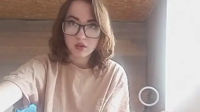 Snapshot of OliviaMoment chatting on June 2026 09:10:02 AM OliviaMoment online show from June 2026 09:10:02 AM