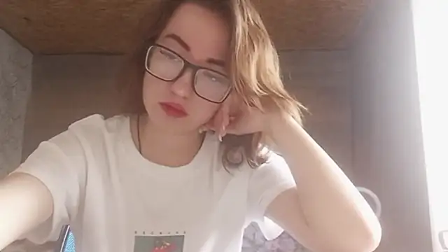 Snapshot of OliviaMoment chatting on June 2026 09:04:02 AM OliviaMoment online show from June 2026 09:04:02 AM