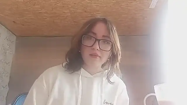 Snapshot of OliviaMoment chatting on June 2026 09:17:02 AM OliviaMoment online show from June 2026 09:17:02 AM