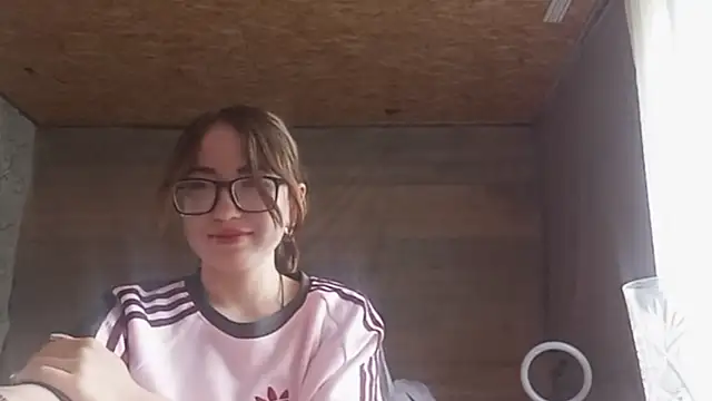 Snapshot of OliviaMoment chatting on June 2026 08:20:01 AM OliviaMoment online show from June 2026 08:20:01 AM
