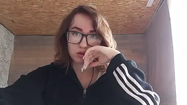 Snapshot of OliviaMoment chatting on June 2026 08:13:01 AM OliviaMoment online show from June 2026 08:13:01 AM