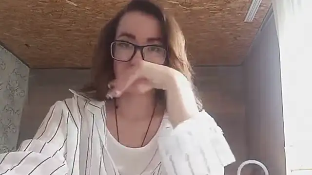 Snapshot of OliviaMoment chatting on June 2026 08:25:01 AM OliviaMoment online show from June 2026 08:25:01 AM