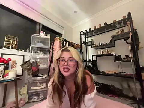Snapshot of luckygigi chatting on June 2026 01:22:02 PM luckygigi online show from June 2026 01:22:02 PM