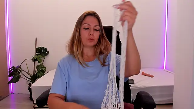 LindaWhite  online show from September 2025 03:49:01 PM