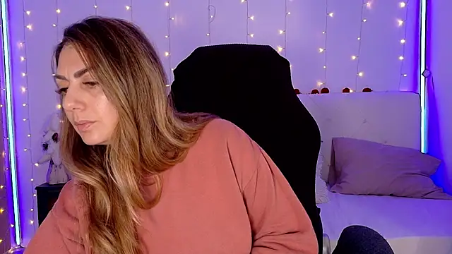 LindaWhite  online show from December 2025 10:04:01 PM