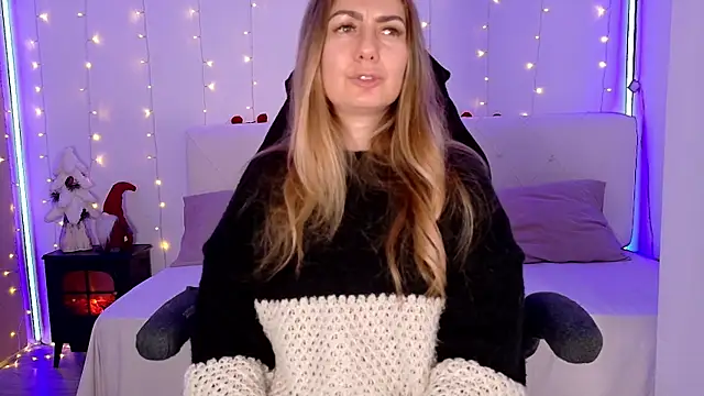 LindaWhite  online show from December 2025 05:18:01 PM