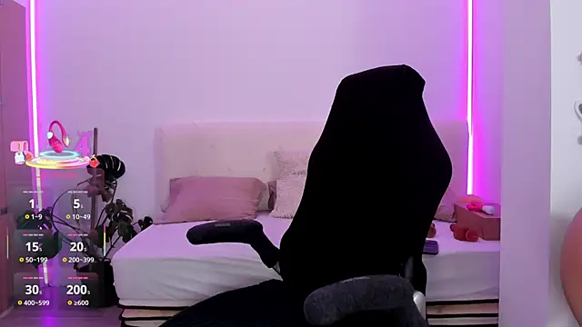 LindaWhite  online show from October 2025 11:19:01 AM