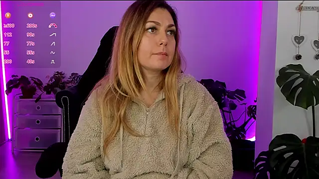LindaWhite  online show from February 2025 09:43:02 PM
