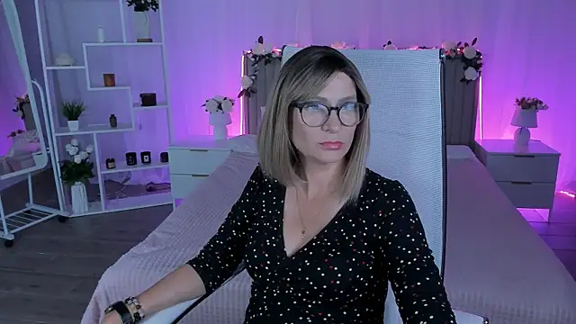 Snapshot of LioraVale chatting on July 2026 01:21:02 PM LioraVale online show from July 2026 01:21:02 PM