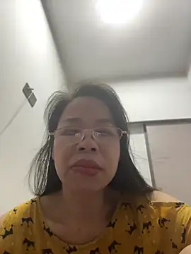 Snapshot of honghong_mother chatting on June 2026 03:02:02 PM honghong mother online show from June 2026 03:02:02 PM