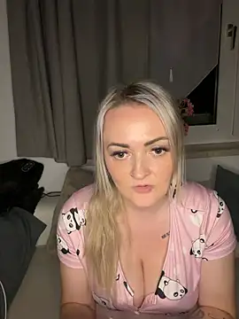 Snapshot of Alex-Blond chatting on June 2026 08:08:02 PM Alex-Blond online show from June 2026 08:08:02 PM