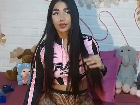 IreneSaez333 online show from June 2026 11:33:02 PM