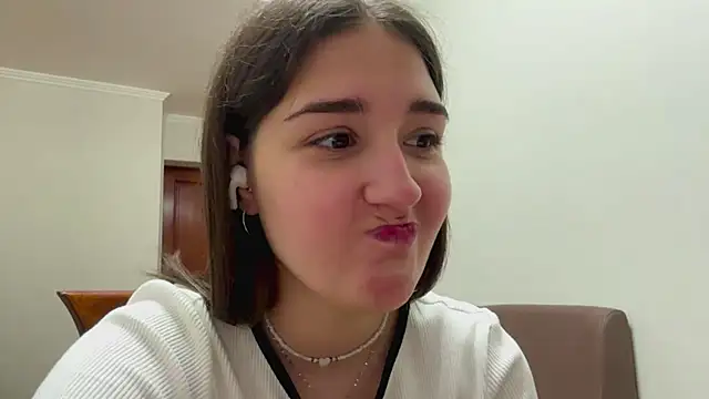 AnnaMaccoil online show from June 2026 04:07:01 PM
