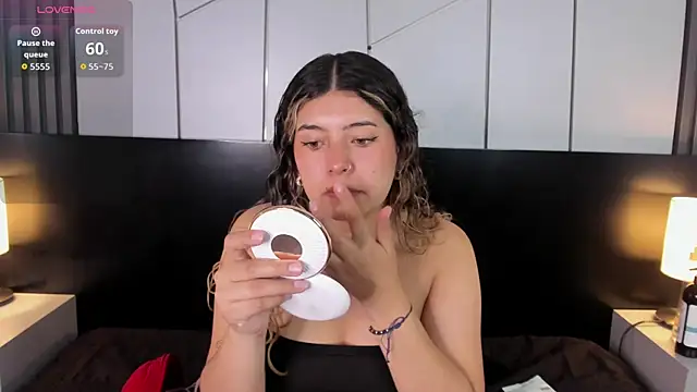 Snapshot of ChloeBelle_ chatting on July 2026 01:51:01 PM ChloeBelle online show from July 2026 01:51:01 PM