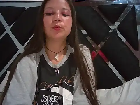 DafneNicole online show from July 2026 10:07:01 PM
