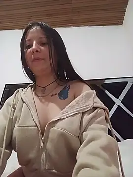 DafneNicole online show from June 2026 01:33:02 PM