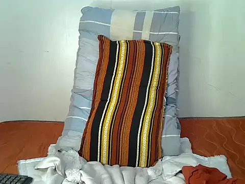 pretty lunaa online show from June 2026 08:09:02 PM