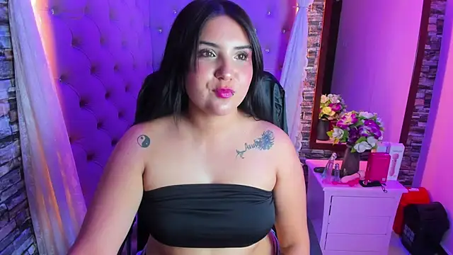 Issa Queen online show from June 2026 07:29:02 PM