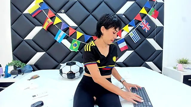 CarlaLinares online show from June 2026 07:42:02 PM