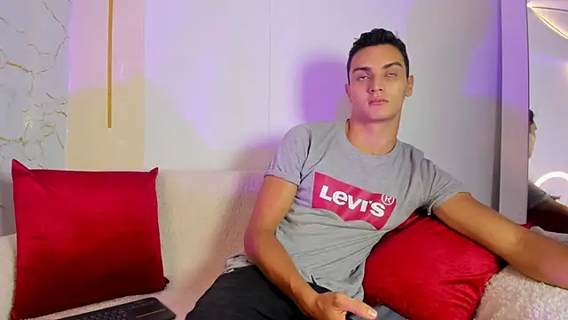 andrewevans46 online show from June 2026 01:11:02 PM