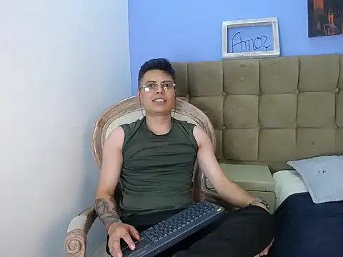 AquilesTaylor online show from June 2026 01:22:02 PM