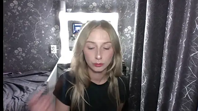JennaLomeri online show from June 2026 07:52:01 PM