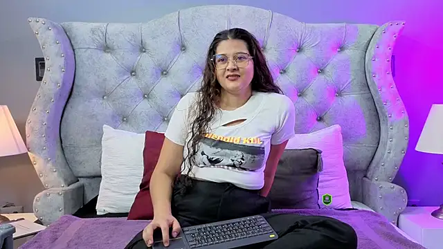 Snapshot of GreysTh chatting on July 2026 12:02:01 PM GreysTh online show from July 2026 12:02:01 PM