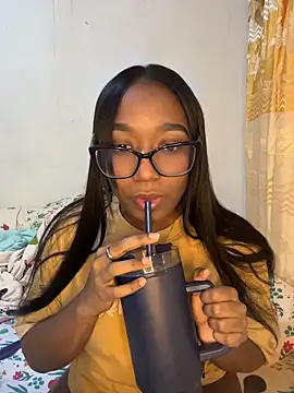 Snapshot of chell_iivy chatting on June 2026 05:35:01 AM chell iivy online show from June 2026 05:35:01 AM