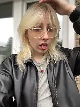 xp blondie online show from June 2026 10:10:02 AM