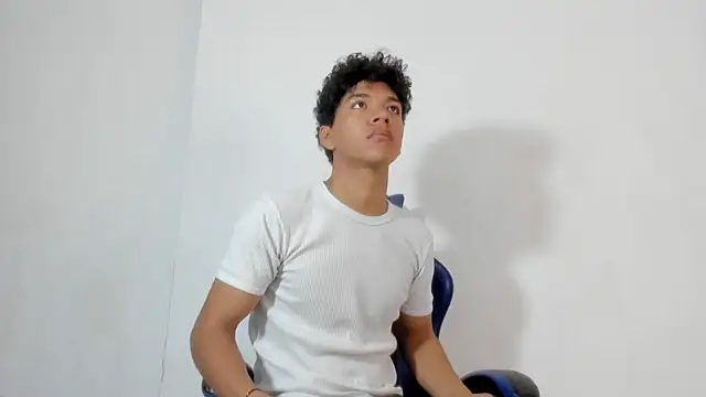 Snapshot of Maximiliano_Young chatting on July 2026 12:12:02 PM Maximiliano Young online show from July 2026 12:12:02 PM