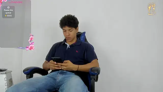 Snapshot of Maximiliano_Young chatting on June 2026 12:44:02 PM Maximiliano Young online show from June 2026 12:44:02 PM