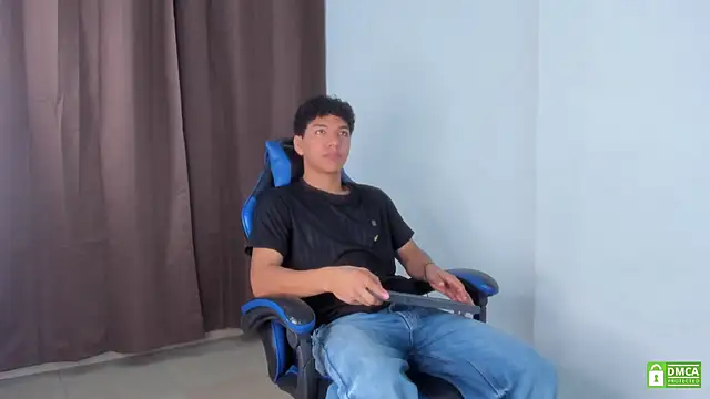Snapshot of Maximiliano_Young chatting on June 2026 12:35:02 PM Maximiliano Young online show from June 2026 12:35:02 PM