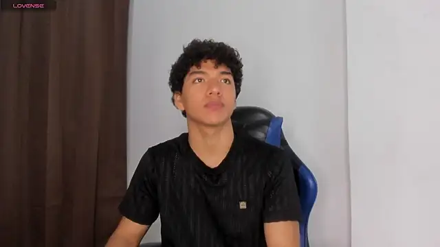 Snapshot of Maximiliano_Young chatting on June 2026 12:43:02 PM Maximiliano Young online show from June 2026 12:43:02 PM