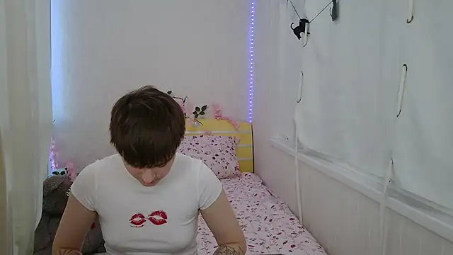 EmyHills online show from June 2026 02:45:01 PM