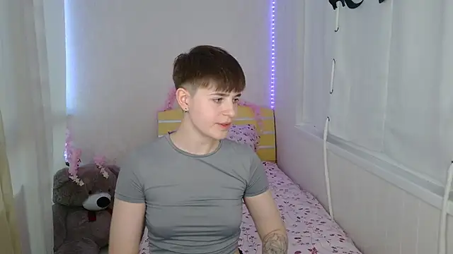 EmyHills online show from June 2026 03:55:02 PM