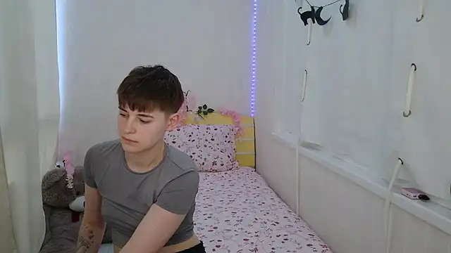 EmyHills online show from June 2026 02:33:02 PM
